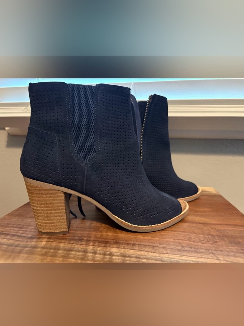 Toms Majorca Navy Peep Toe Bootie Perforated Suede Black
Women's Size 9